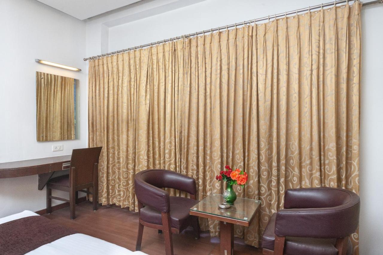 Oyo 19674 Apoorva'S Guest House Chennai Exterior photo